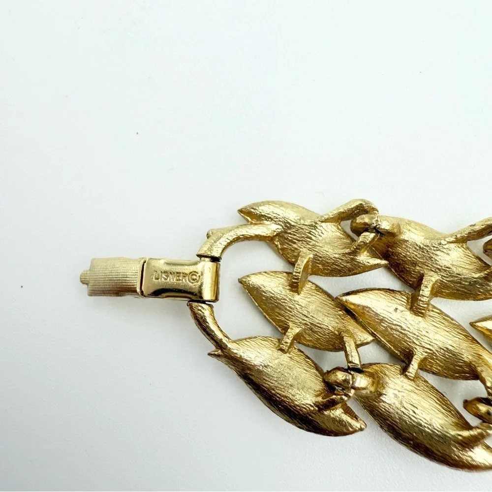 Vintage Lisner Gold Tone Leaves Link Chain Bracelet